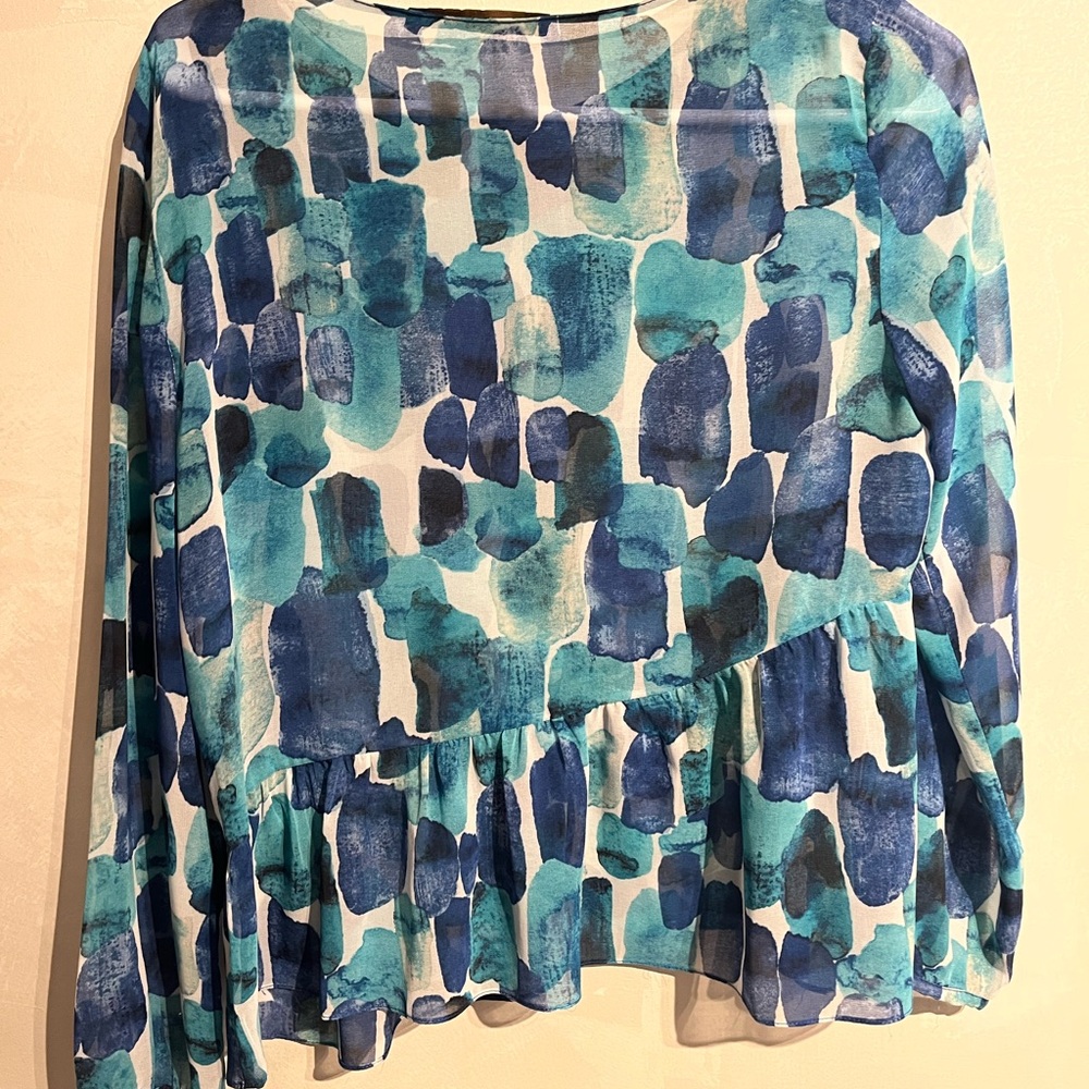 Beautiful blouse - Picture 2 of 4